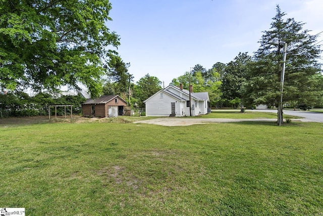 501 N Adair St, Clinton, SC 29325 - view of yard featuring an outbuilding and a detached garage