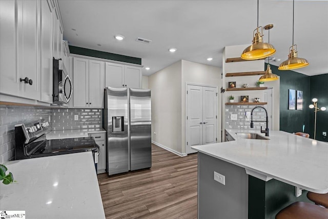 633 Morning Meadows Dr, Inman, SC 29349 - kitchen featuring tasteful backsplash, hanging light fixtures, a sink, stainless steel appliances, and dark wood-style floors