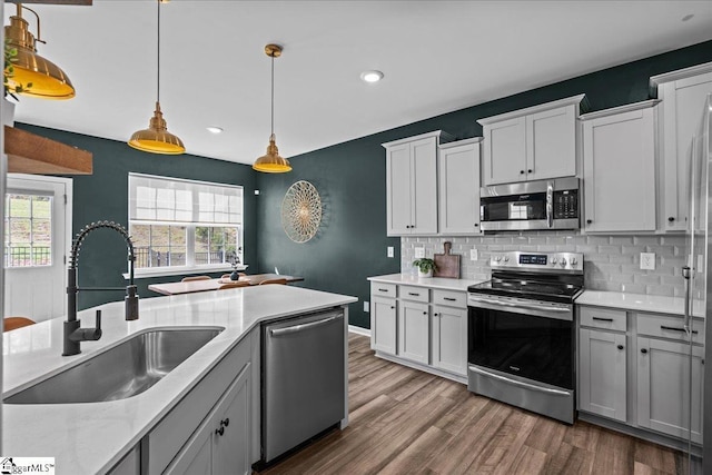 633 Morning Meadows Dr, Inman, SC 29349 - kitchen with decorative backsplash, a sink, appliances with stainless steel finishes, and dark wood finished floors