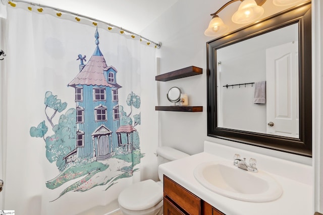 bathroom featuring a shower with shower curtain, toilet, and vanity