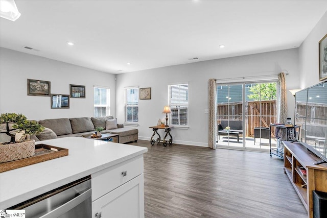 living room featuring recessed lighting, baseboards, visible vents, and dark wood-style floors