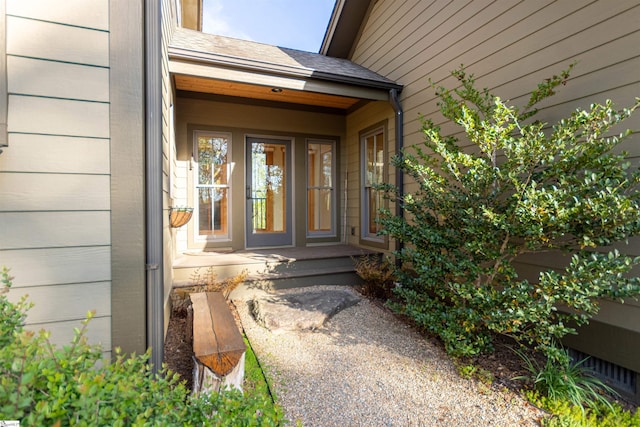 entrance to property featuring a porch