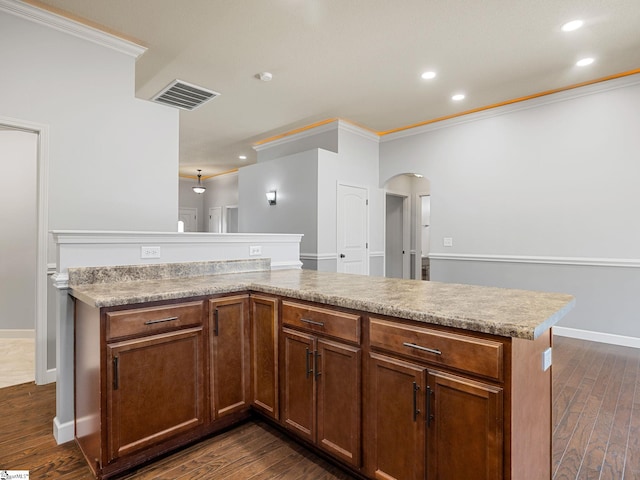 kitchen with visible vents, arched walkways, recessed lighting, and crown molding