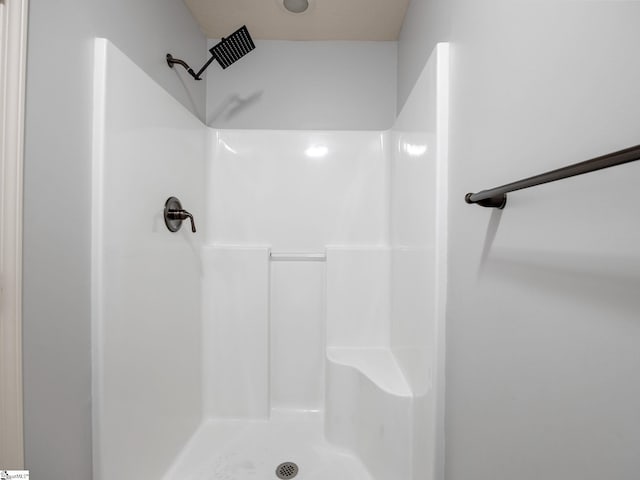 full bathroom featuring a shower