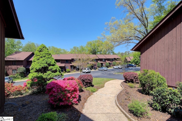 view of yard featuring a residential view