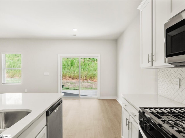 225 Maxwell Dr, Easley, SC 29642 - kitchen featuring stainless steel appliances, light countertops, decorative backsplash, light wood-type flooring, and recessed lighting
