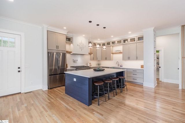827 S Academy St, Greenville, SC 29601 - kitchen featuring stainless steel appliances, baseboards, backsplash, and a breakfast bar area