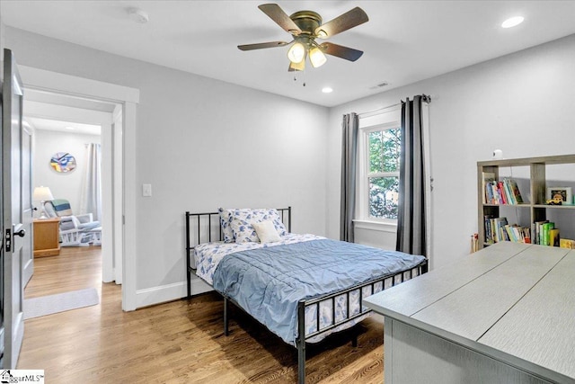 bedroom featuring light wood-type flooring, baseboards, recessed lighting, and ceiling fan