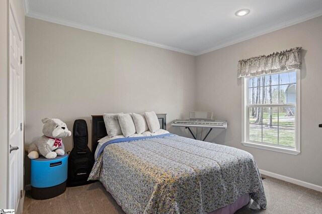 bedroom with baseboards, crown molding, carpet flooring, and recessed lighting