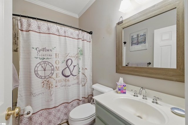 full bathroom featuring a shower with curtain, crown molding, vanity, and toilet
