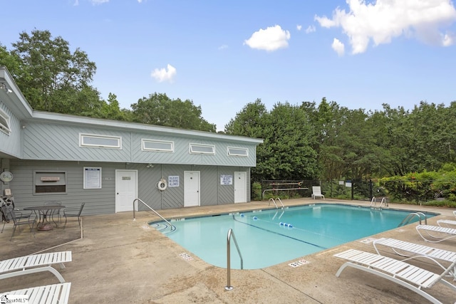 123 Sequayah Dr, Fair Play, SC 29643 - community pool with a patio