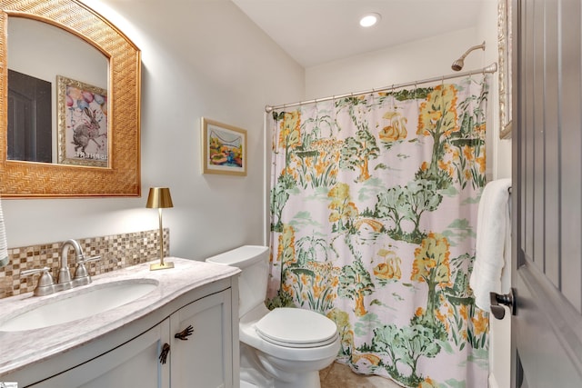 bathroom featuring decorative backsplash, vanity, toilet, a shower with shower curtain, and recessed lighting