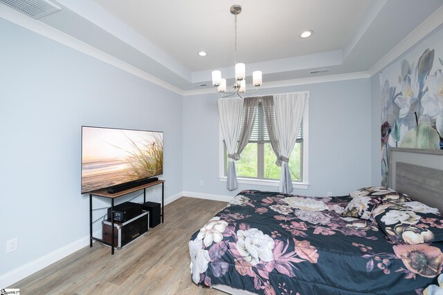 885 Affirmed Dr, Boiling Springs, SC 29316 - bedroom featuring wood finished floors, an inviting chandelier, a tray ceiling, baseboards, and visible vents