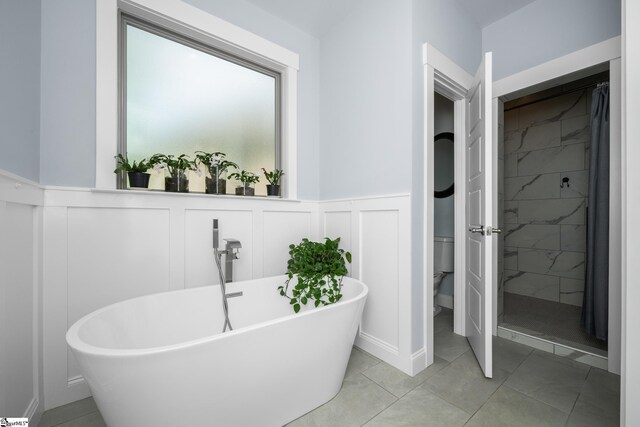 885 Affirmed Dr, Boiling Springs, SC 29316 - full bath featuring tiled shower, a wainscoted wall, a freestanding bath, and a decorative wall