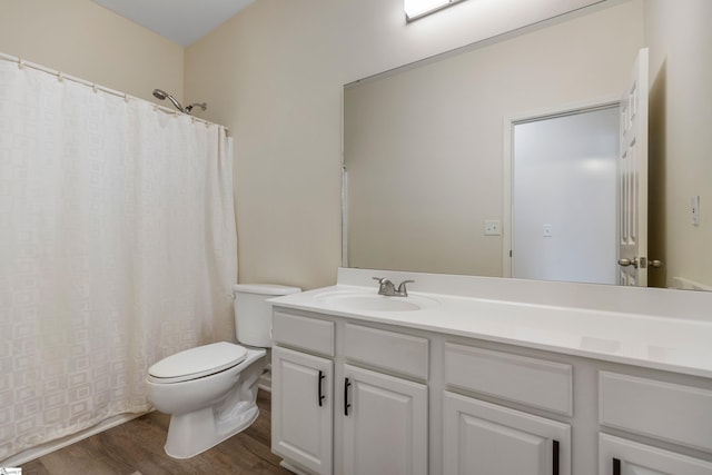 full bathroom featuring toilet, a shower with shower curtain, vanity, and wood finished floors