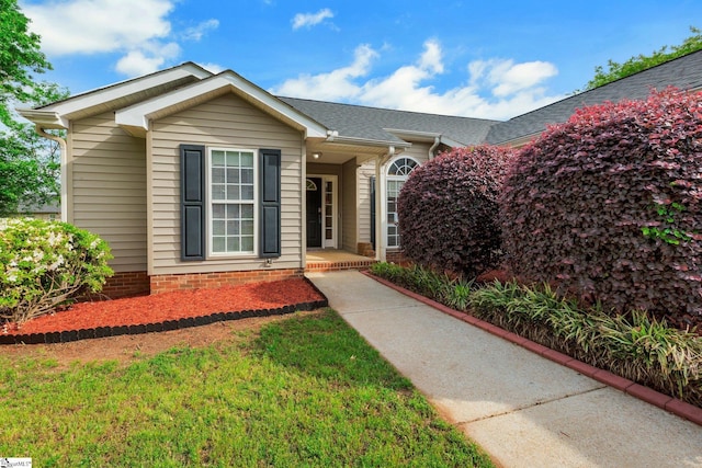 single story home with a shingled roof