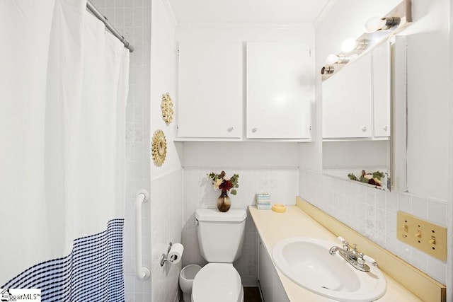 bathroom with tile walls, vanity, toilet, crown molding, and a shower with shower curtain