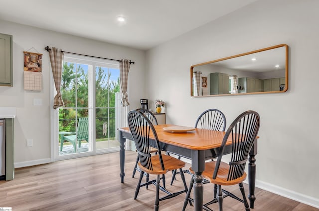 dining space with recessed lighting, light wood-style flooring, and baseboards