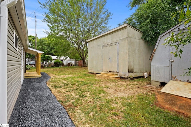 view of yard featuring a shed and an outbuilding