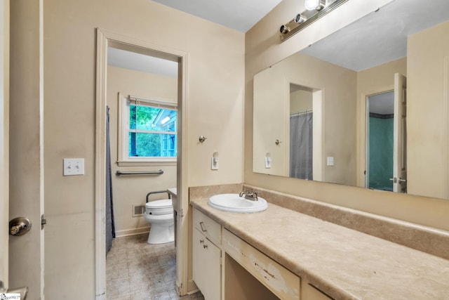 full bath featuring toilet, visible vents, vanity, and baseboards