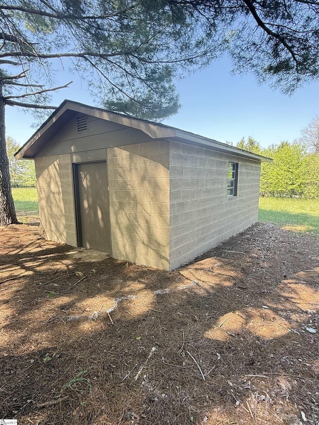 view of outdoor structure featuring an outdoor structure