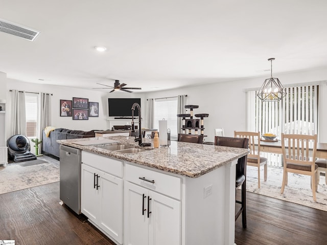 1087 Summerlin Trl, Duncan, SC 29334 - kitchen with a sink, a wealth of natural light, visible vents, dishwasher, and ceiling fan with notable chandelier