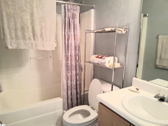 full bathroom featuring shower / tub combo, vanity, and toilet