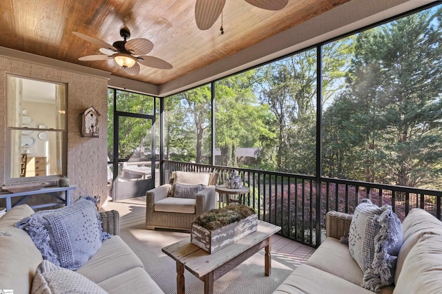 sunroom with outdoor lounge area and ceiling fan