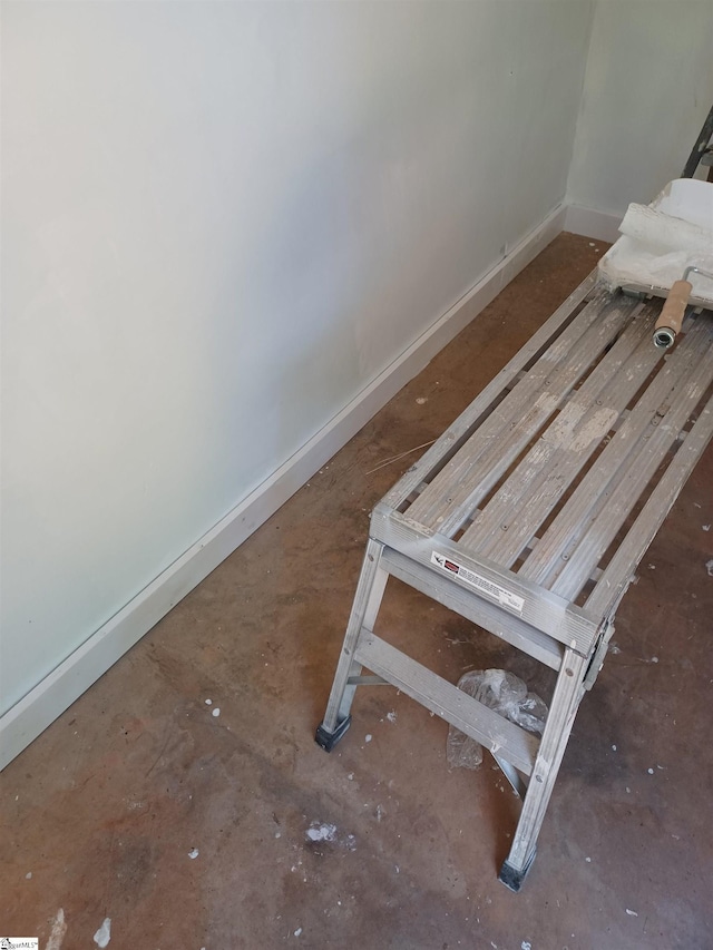 315 Farnsworth Rd, Spartanburg, SC 29301 - detailed view of baseboards