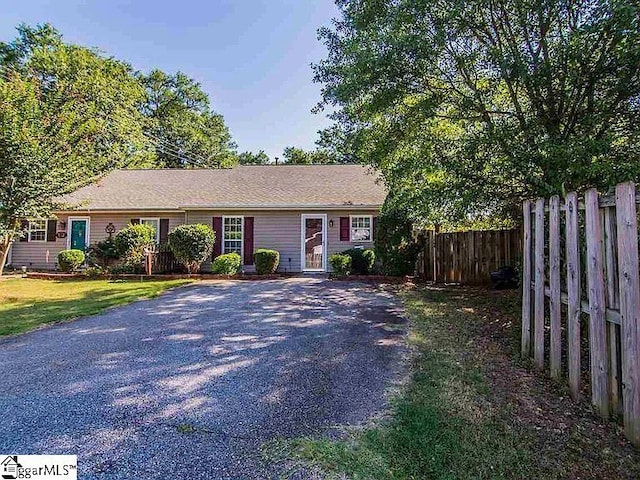 317 Farnsworth Rd, Spartanburg, SC 29301 - view of front of house featuring fence and asphalt driveway