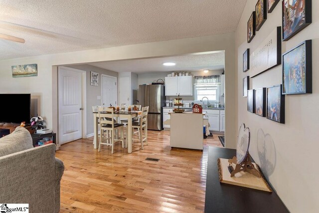 411 Granada Dr, Spartanburg, SC 29303 - interior space featuring visible vents, light wood-type flooring, and a textured ceiling