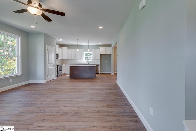 104 Pawleys Ct, Anderson, SC 29625 - kitchen with tasteful backsplash, recessed lighting, stainless steel appliances, a ceiling fan, and open floor plan
