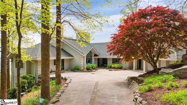 400 Stony Rd, Landrum, SC 29356 - view of front facade featuring a tile roof, driveway, and stucco siding