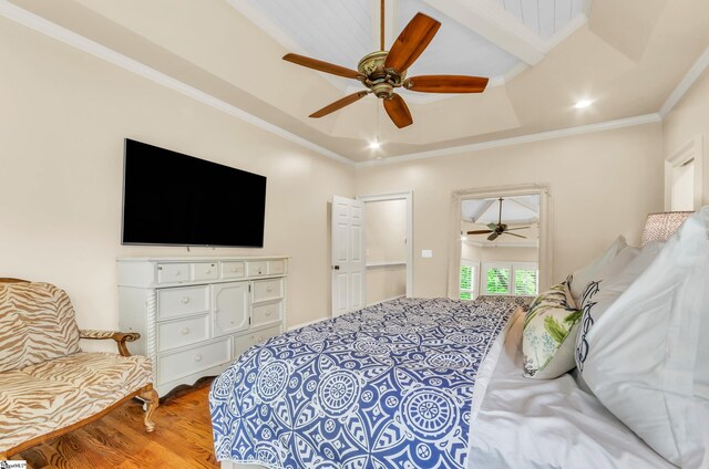 bedroom featuring crown molding, a ceiling fan, and wood finished floors