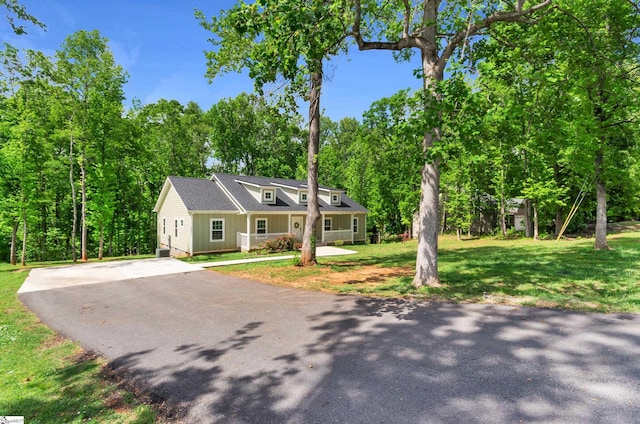 view of front of house featuring a front lawn and aphalt driveway
