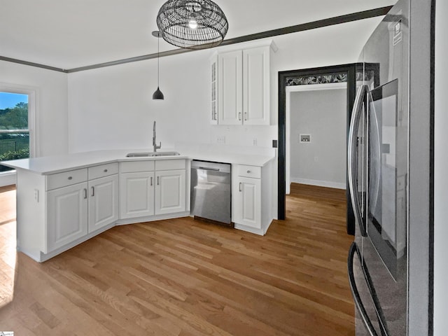 1611 Scuffletown Rd, Fountain Inn, SC 29644 - kitchen featuring a sink, white cabinets, light wood finished floors, a peninsula, and stainless steel appliances
