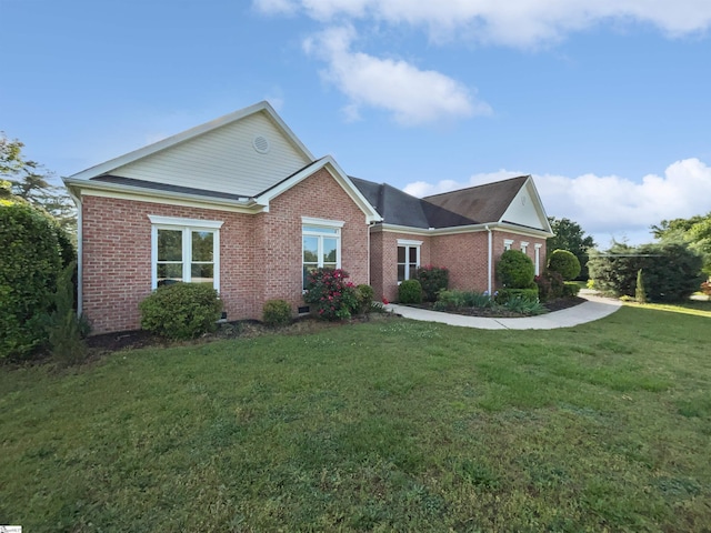 1611 Scuffletown Rd, Fountain Inn, SC 29644 - ranch-style home with a front yard and brick siding