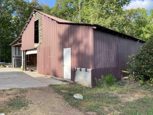 view of outbuilding with an outbuilding
