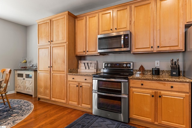 502 Kingsmoor Dr, Simpsonville, SC 29681 - kitchen with stone counters, appliances with stainless steel finishes, baseboards, and dark wood-style floors