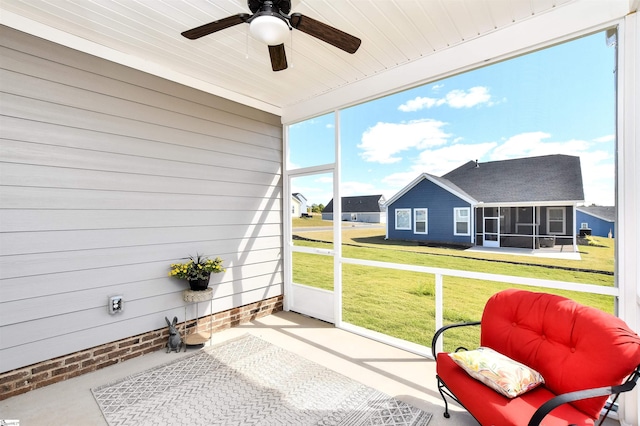 sunroom / solarium featuring ceiling fan