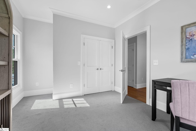 carpeted home office with recessed lighting, baseboards, and ornamental molding