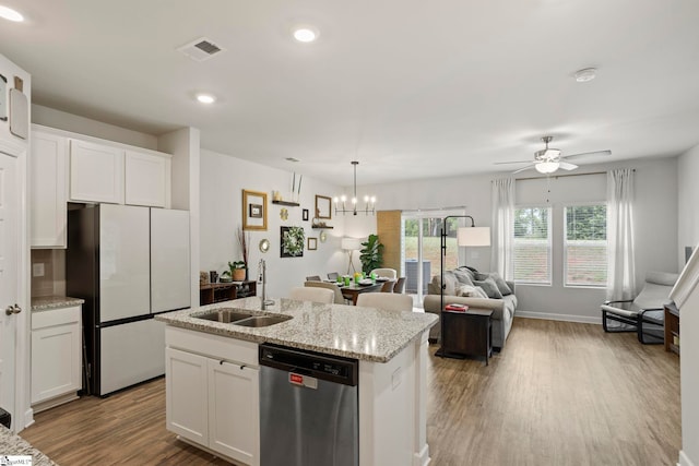 kitchen featuring a sink, freestanding refrigerator, wood finished floors, and dishwasher