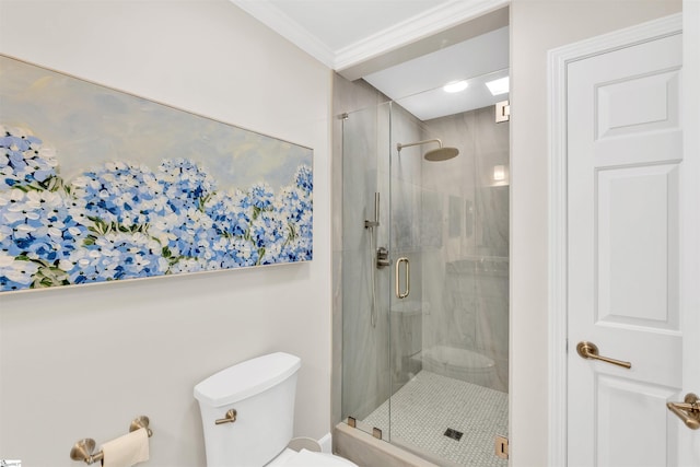 bathroom featuring crown molding, toilet, and a stall shower