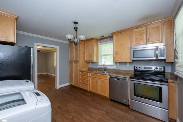 kitchen featuring a sink, dark wood finished floors, stainless steel appliances, washer / dryer, and ornamental molding
