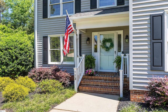 property entrance with a shingled roof