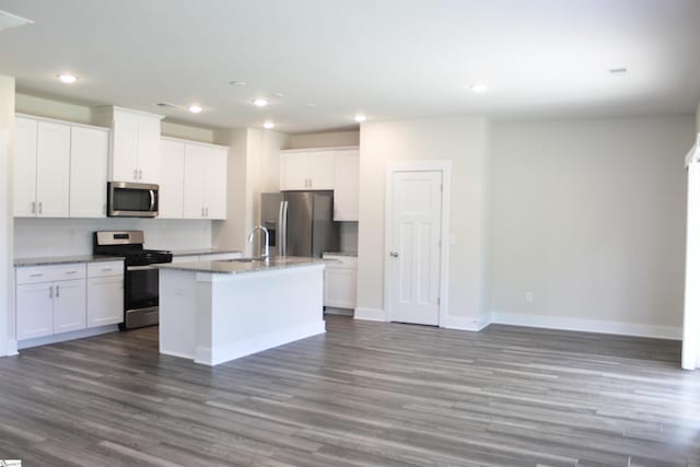 kitchen with baseboards, recessed lighting, dark wood-style flooring, and appliances with stainless steel finishes