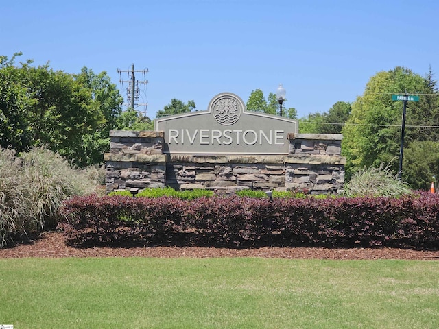 community sign featuring a lawn