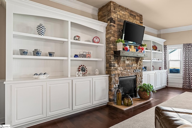 living area with ornamental molding, a fireplace, dark wood finished floors, and built in shelves