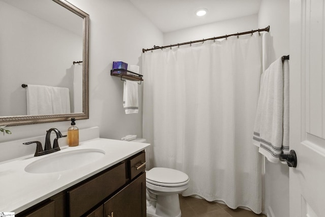 full bath featuring tile patterned flooring, vanity, toilet, recessed lighting, and a shower with shower curtain