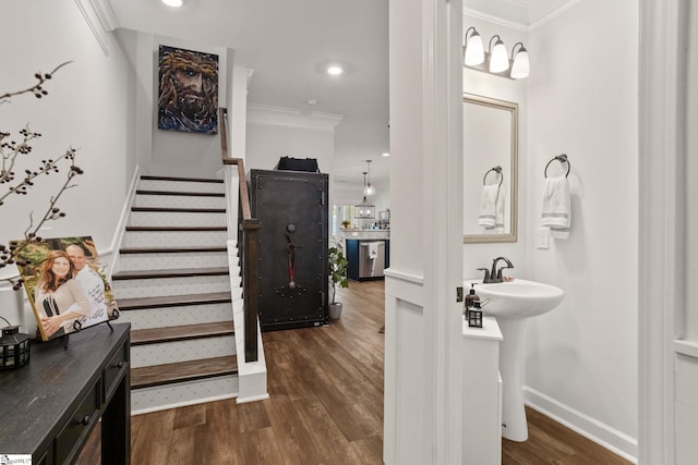interior space featuring baseboards, ornamental molding, wood finished floors, and recessed lighting